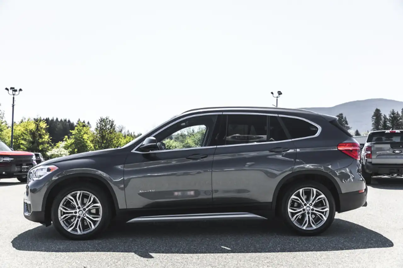 BMW X1 photo BMW X1
