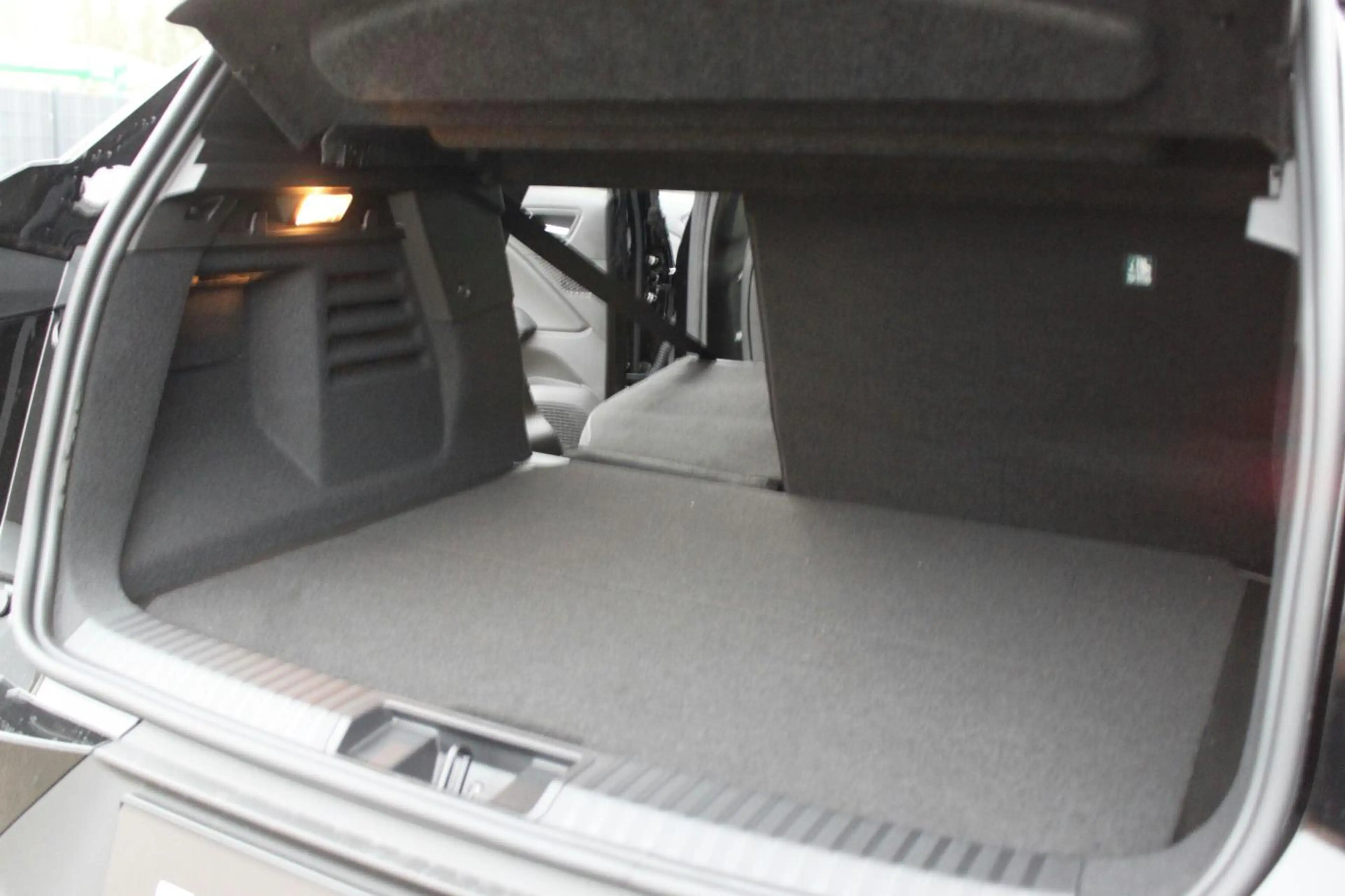 Mitsubishi Grandis Intro Edition 1.3 T-Benziner 7-DCT — photo 10