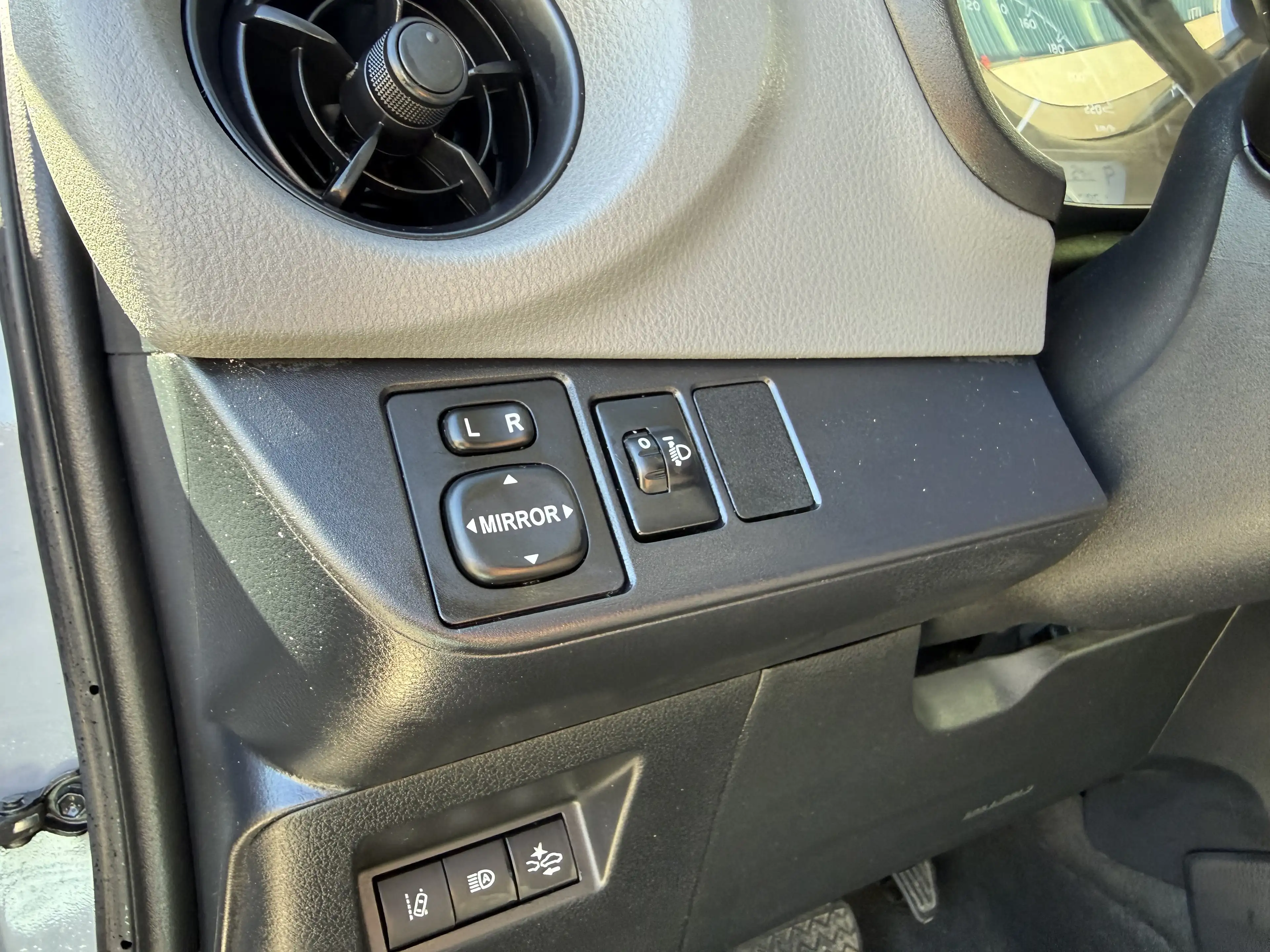 Toyota Yaris Hybrid*ERSTE HAND *47 TKM* TÜV NEU*AUTOMATIK*Spurhalteassistent* — photo 14