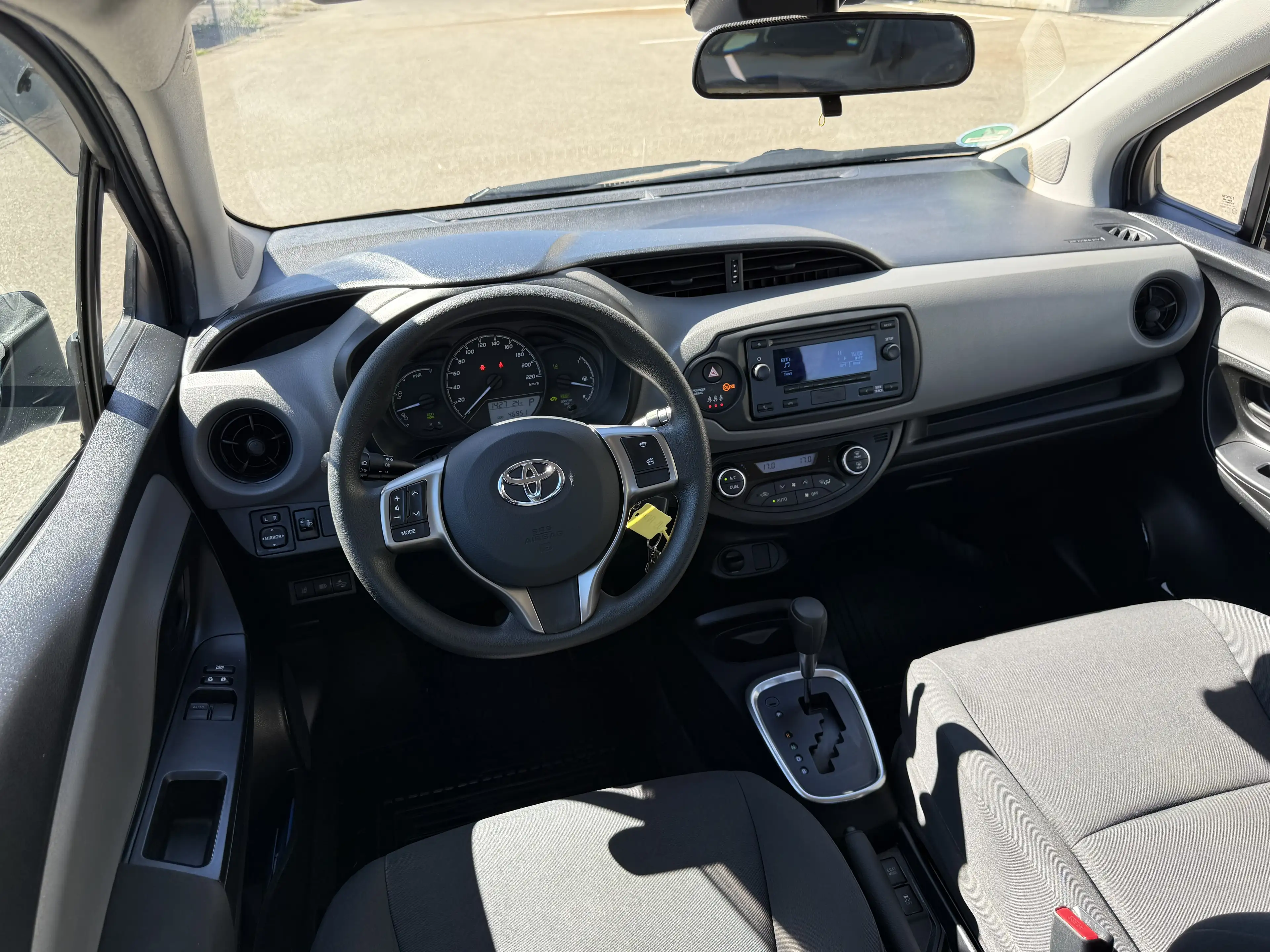 Toyota Yaris Hybrid*ERSTE HAND *47 TKM* TÜV NEU*AUTOMATIK*Spurhalteassistent* — photo 13