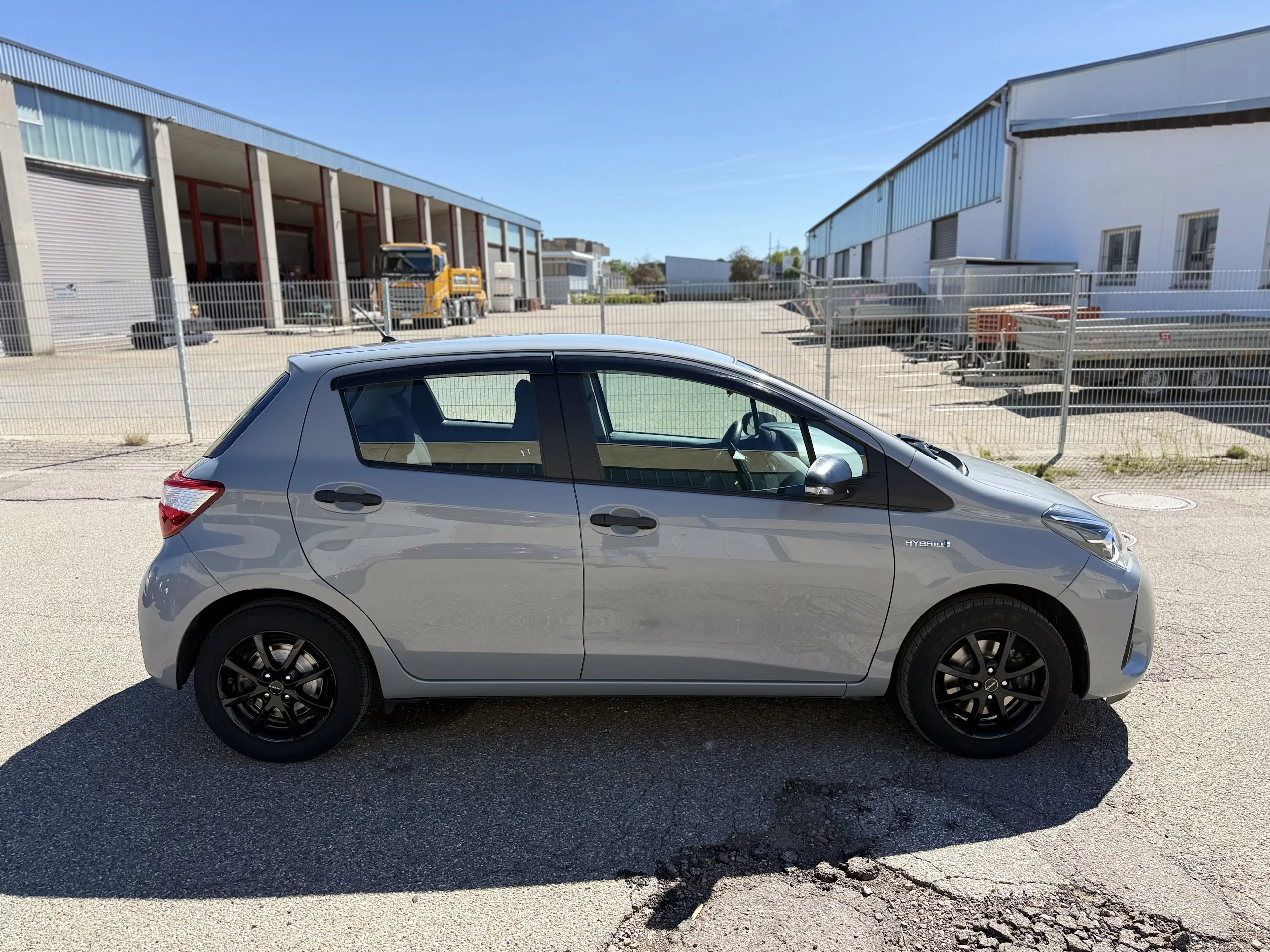Toyota Yaris Hybrid*ERSTE HAND *47 TKM* TÜV NEU*AUTOMATIK*Spurhalteassistent* — photo 4
