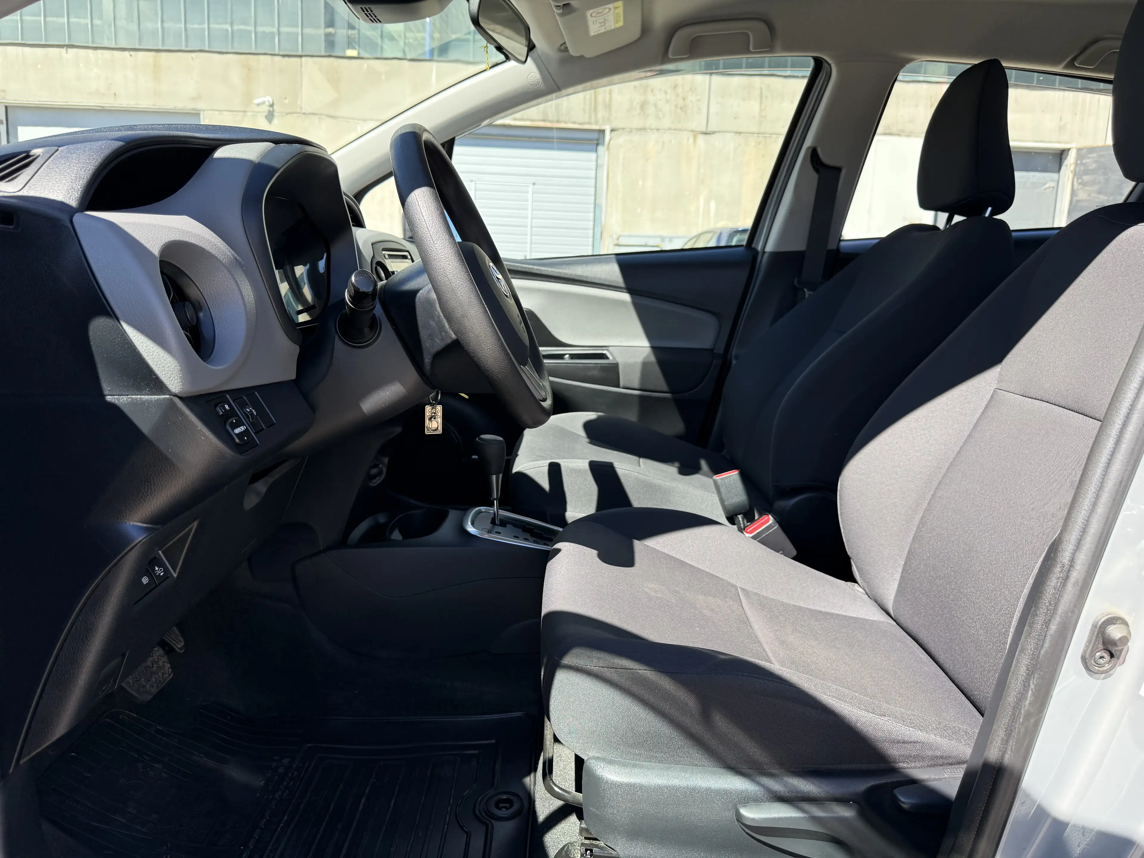 Toyota Yaris Hybrid*ERSTE HAND *47 TKM* TÜV NEU*AUTOMATIK*Spurhalteassistent* — photo 11
