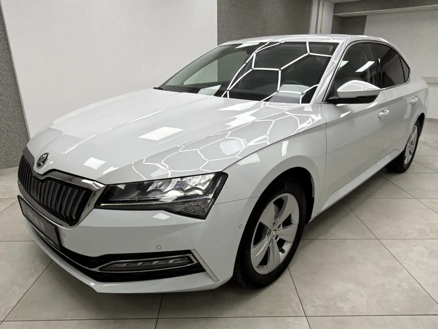Skoda Superb Limousine 1.4 TSI eHybrid Ambition ACC LED Navi Weiß - 2