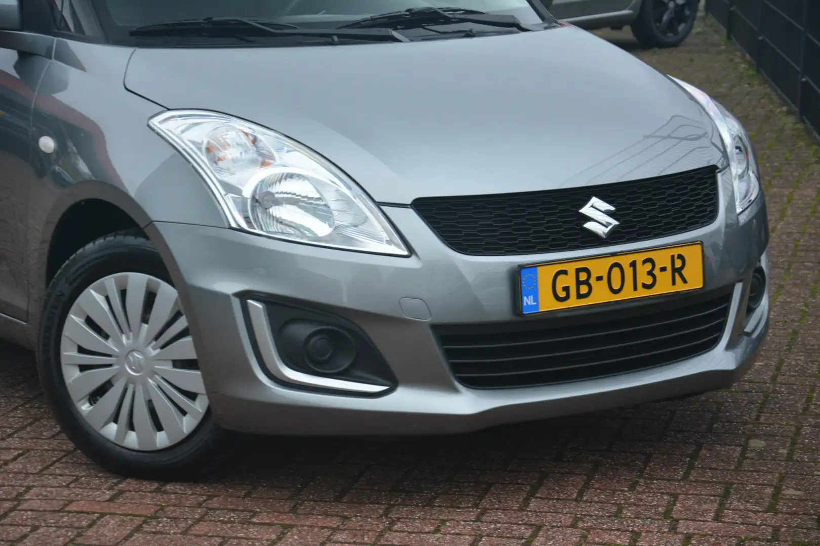 Suzuki Swift 1.2 Comfort EASSS | Airco | Elek.ramen | Trekhaak Gris - 2