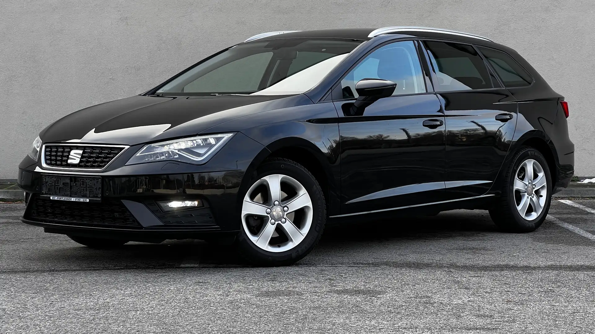 SEAT Leon Leon ST Style 1,2 TSI Start-Stopp Style Schwarz - 1