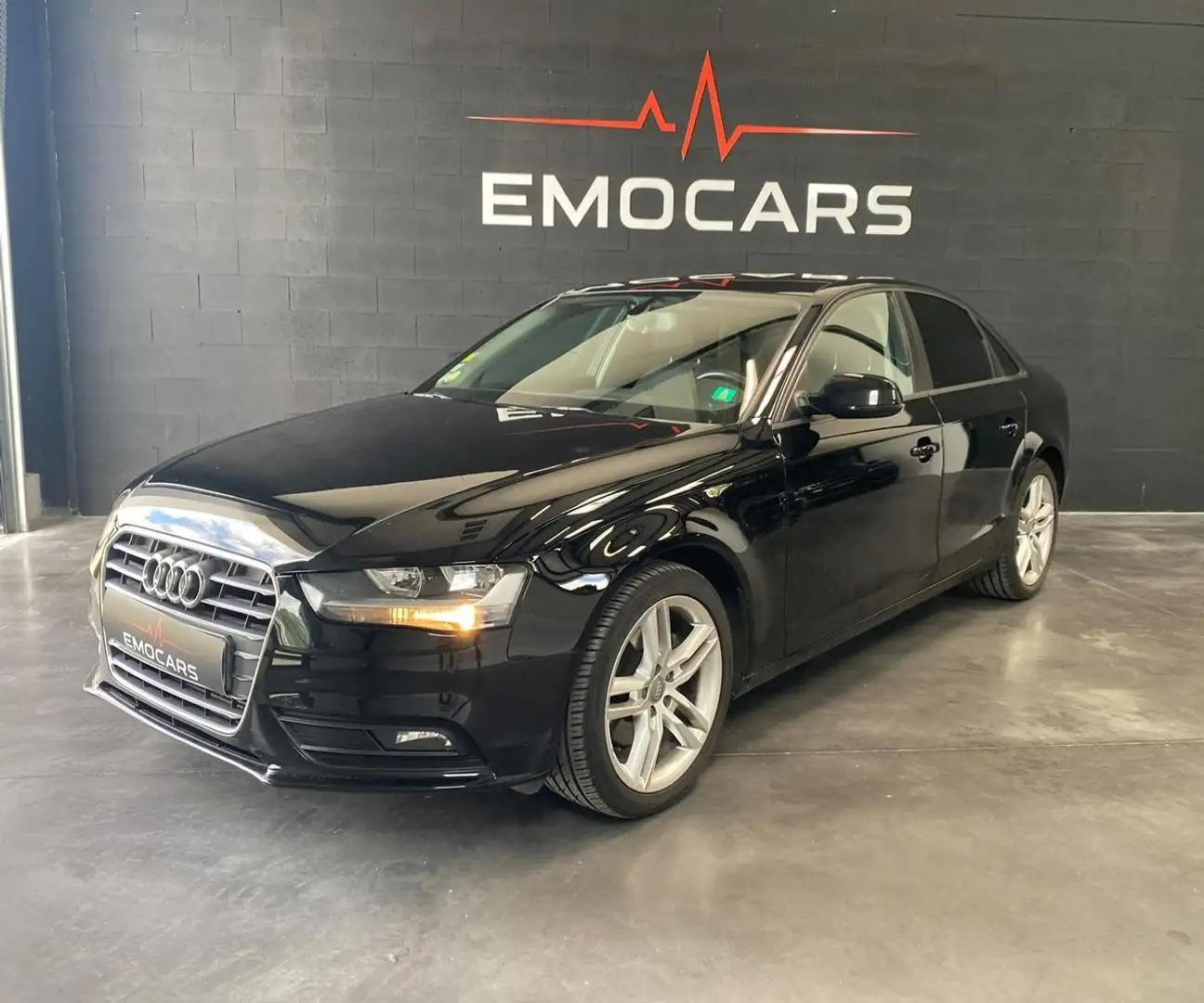 Audi A4 IV (2) 2.0 TDI 120 AMBIENTE Noir - 1
