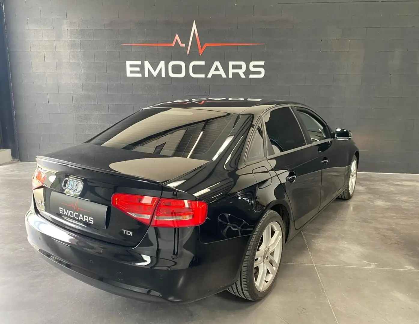 Audi A4 IV (2) 2.0 TDI 120 AMBIENTE Noir - 2