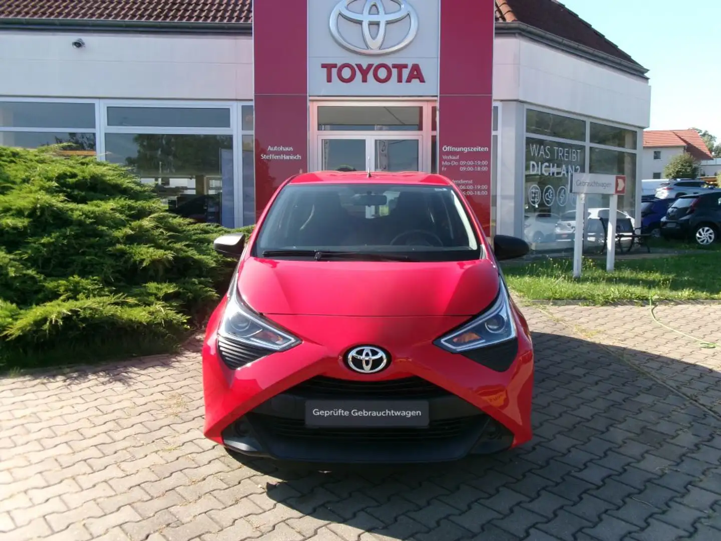 Toyota Aygo X Rojo - 2