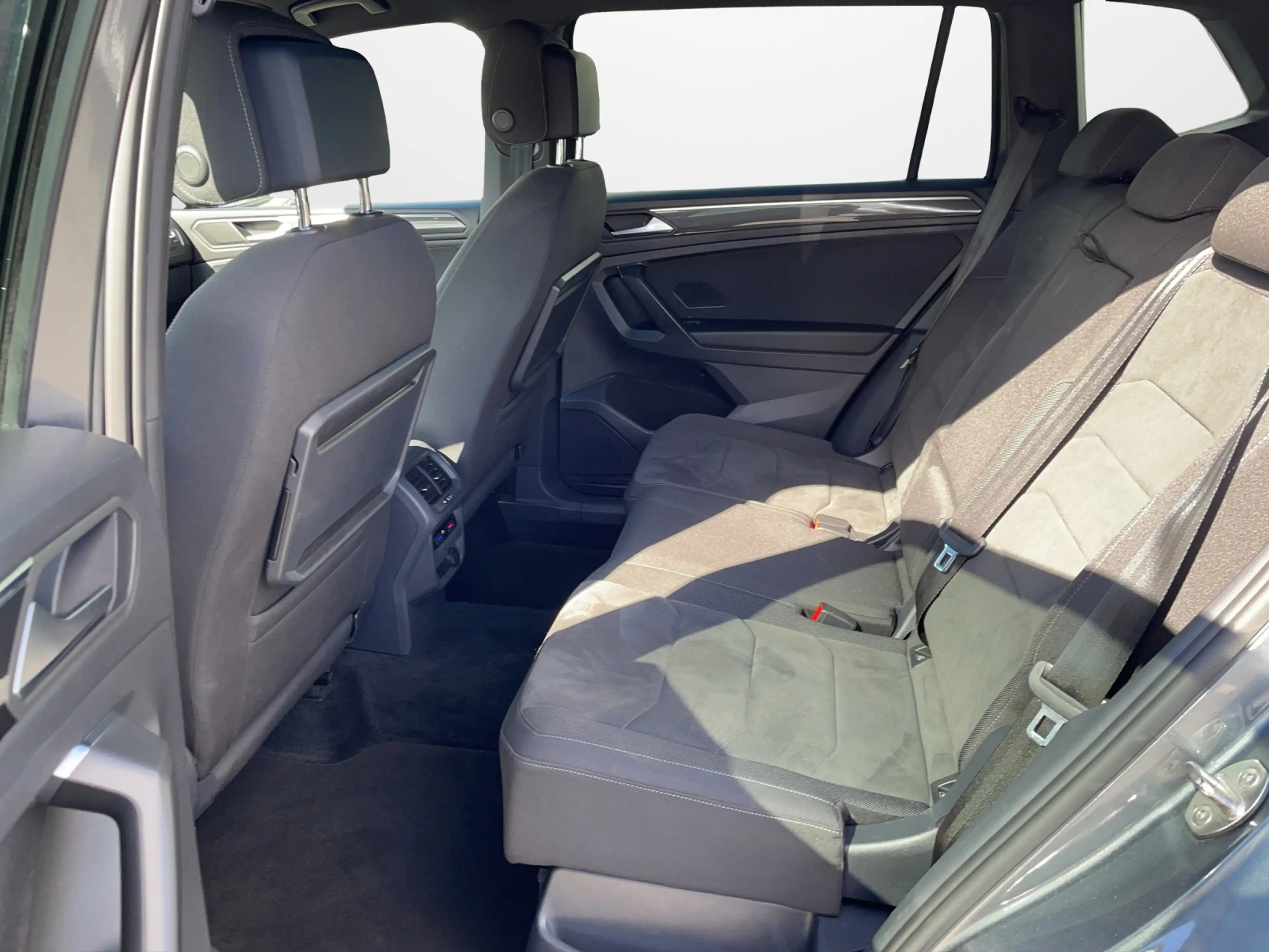 Volkswagen Tiguan Allspace 2.0 TDI DSG 4MOTION Highline R-Line-Paket Black... — photo 11