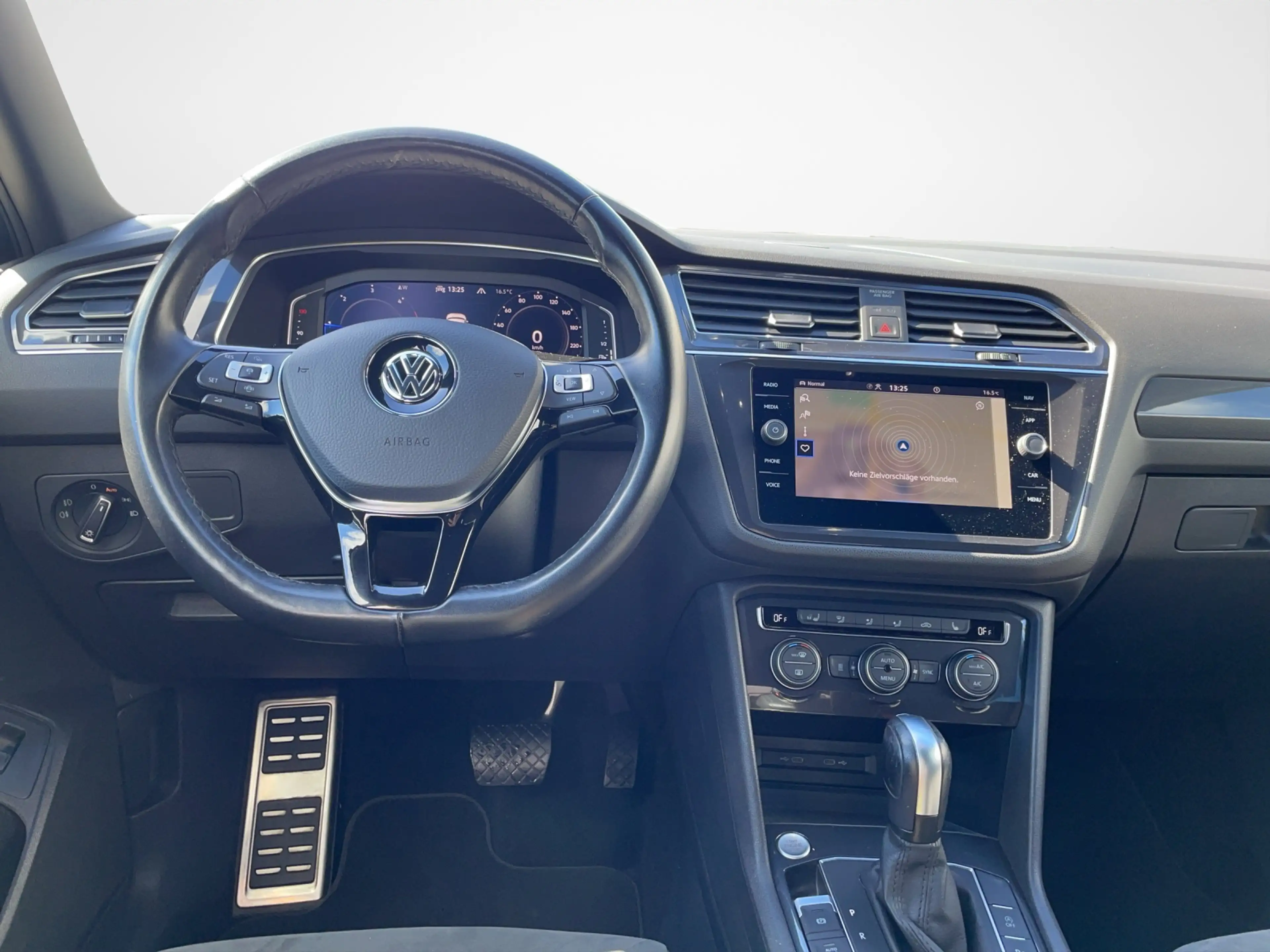 Volkswagen Tiguan Allspace 2.0 TDI DSG 4MOTION Highline R-Line-Paket Black... — photo 8