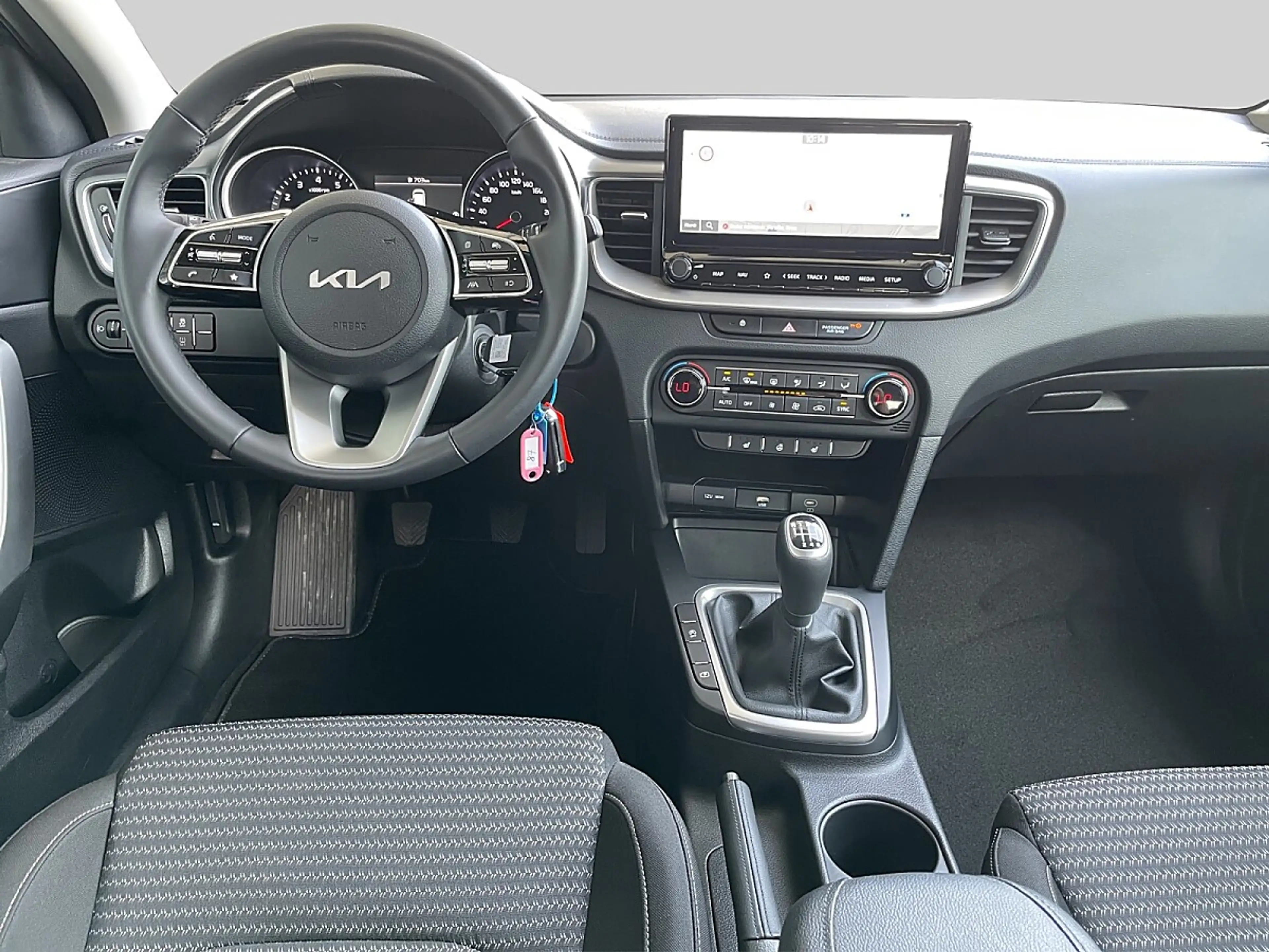Kia Ceed SW / cee'd SW ceed SW 1,5 TGDI Silber — photo 9