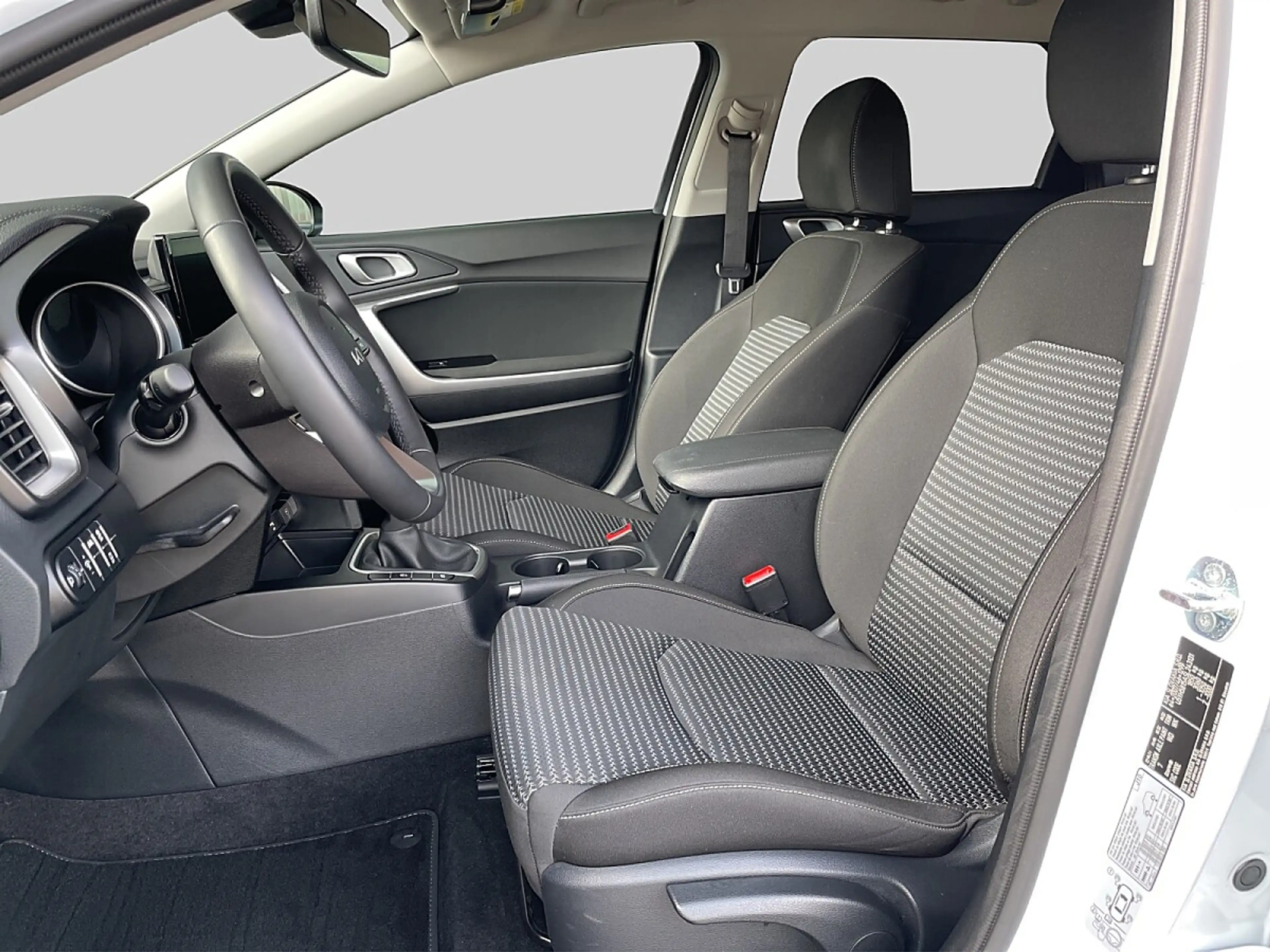 Kia Ceed SW / cee'd SW ceed SW 1,5 TGDI Silber — photo 6