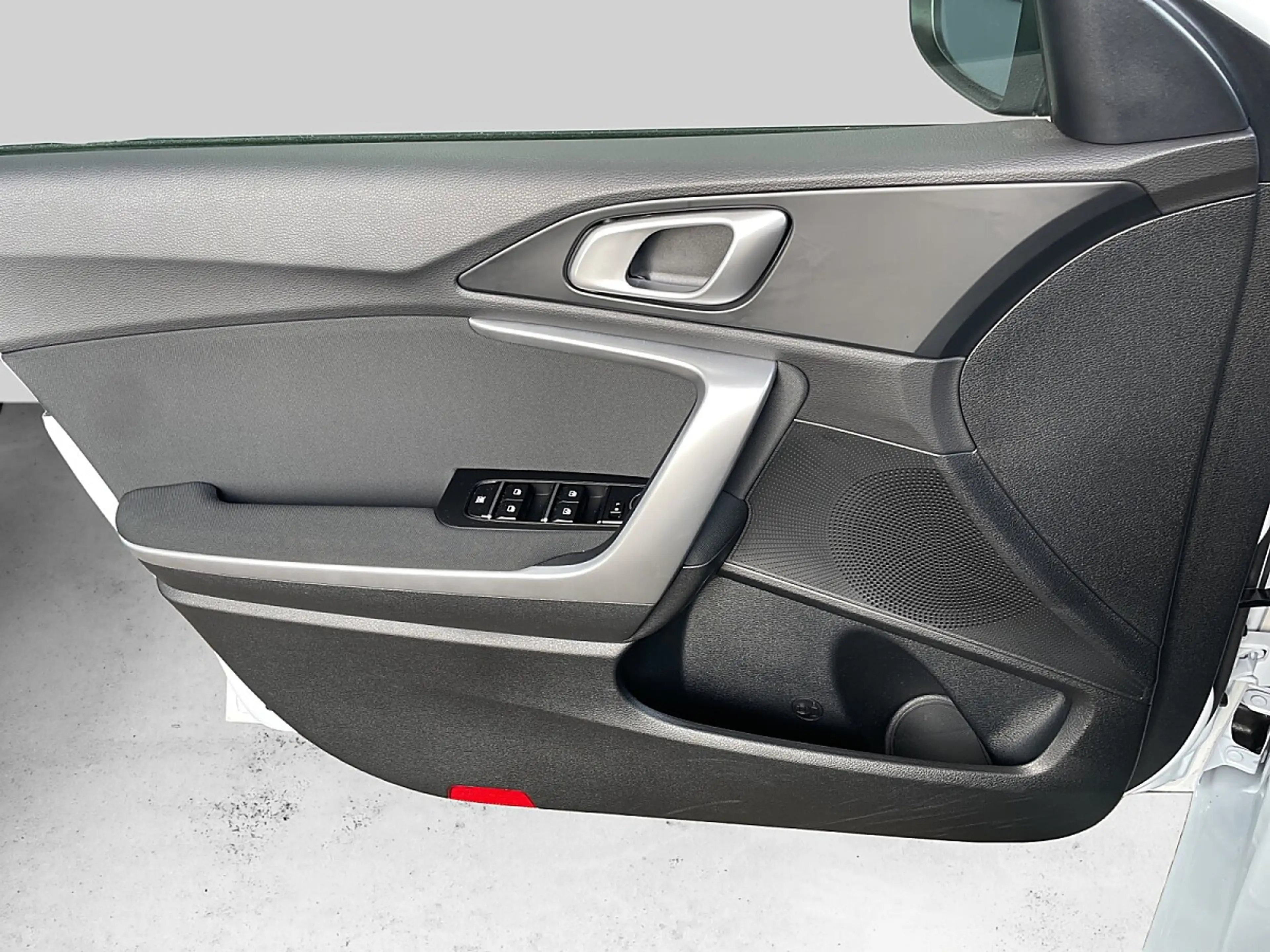 Kia Ceed SW / cee'd SW ceed SW 1,5 TGDI Silber — photo 8