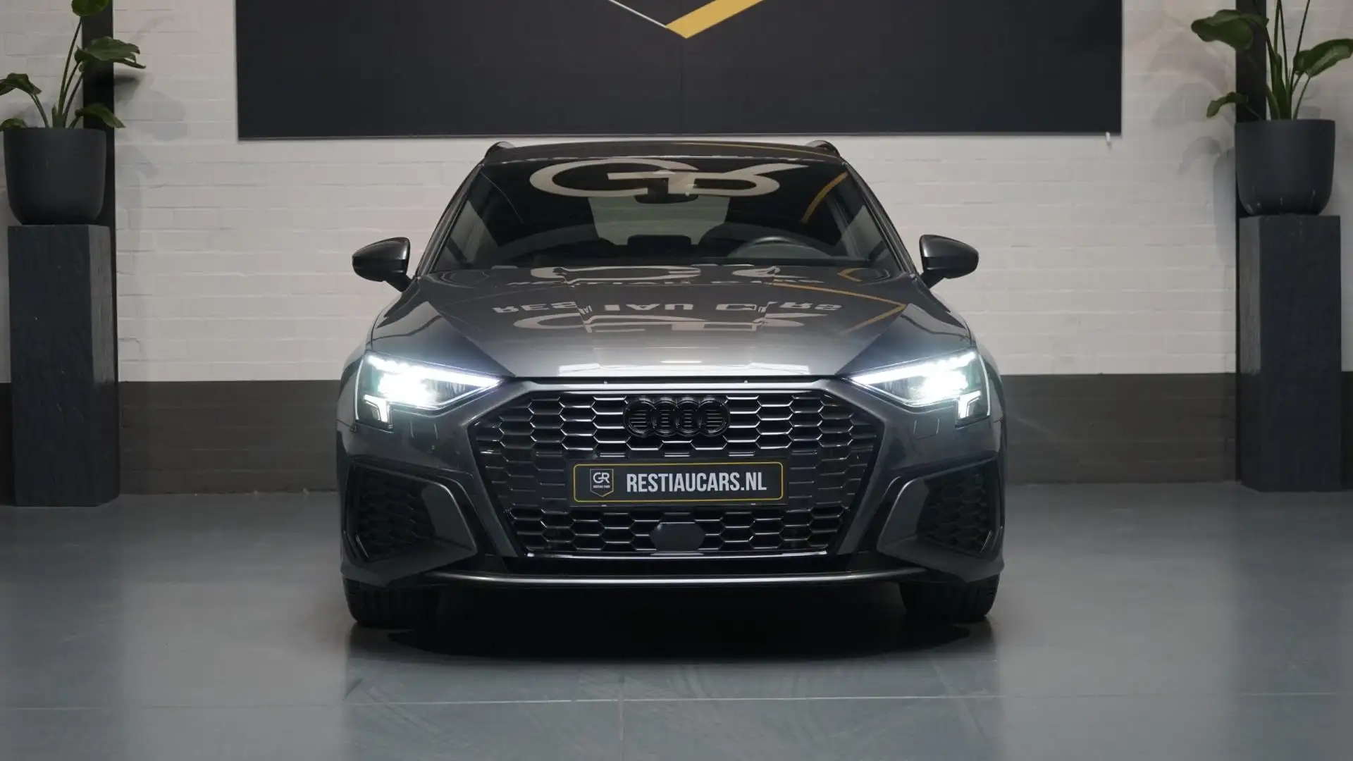 Audi A3 Sportback 40 TFSIe 3x S-Line BLACK OPTIK-AUTOMAAT- Grijs - 2