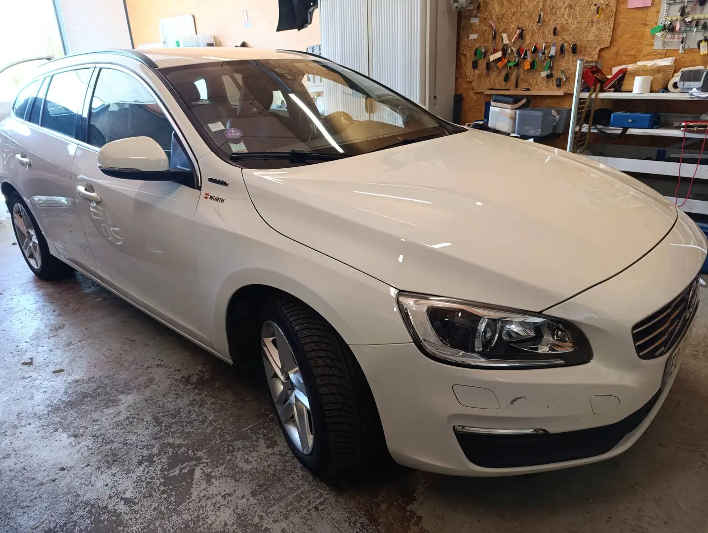 Volvo V60 D6 Twin Engine AWD Momentum Business Geartronic Blanc - 2