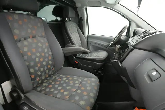 Mercedes-Benz Vito view 9