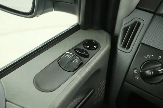 Mercedes-Benz Vito view 19