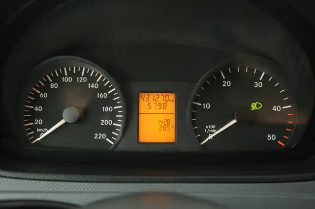 Mercedes-Benz Vito view 11