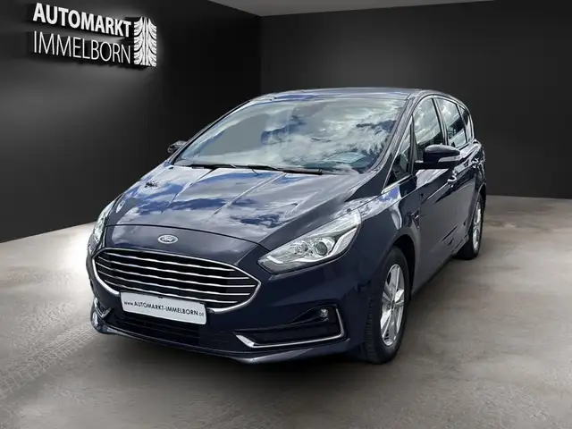 Ford S-Max view 3