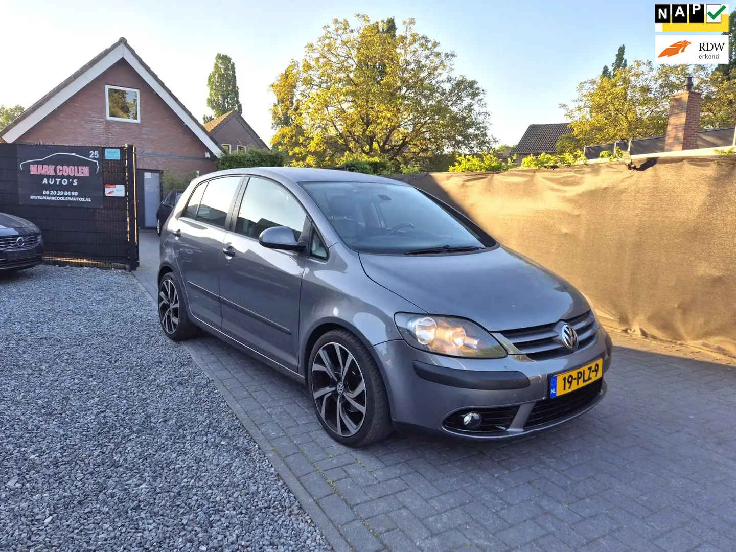 Volkswagen Golf Plus 1.6 FSI Sportline Clima Cruise Leer Grigio - 1
