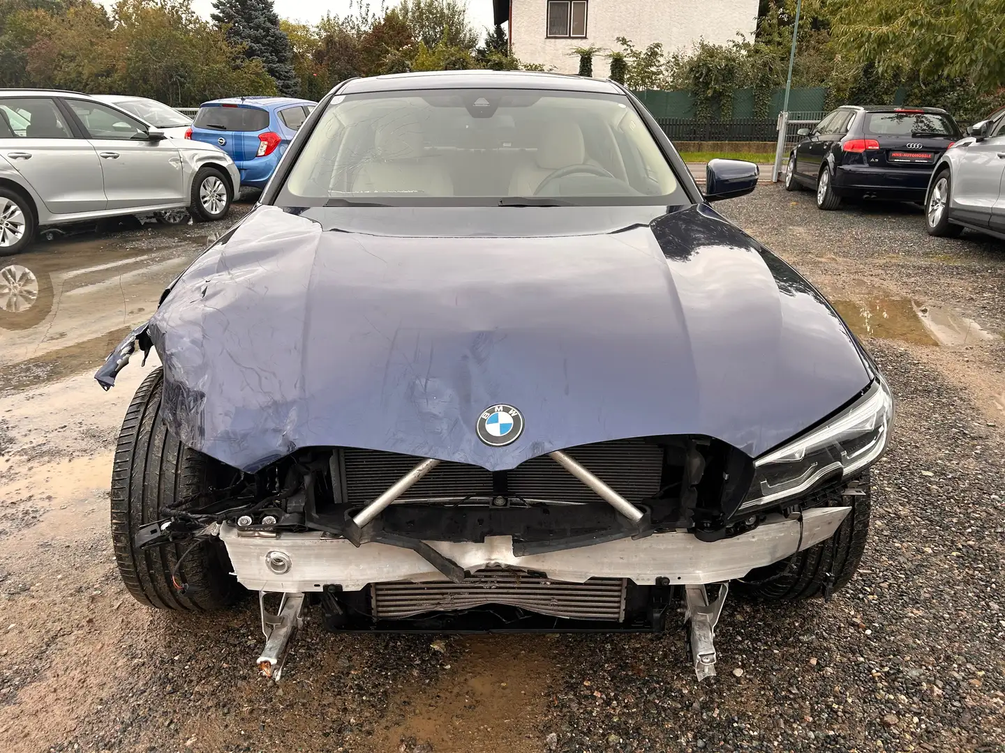 BMW 320 d xDrive Luxury Line Allrad Leder Navi Unfall Blau - 2