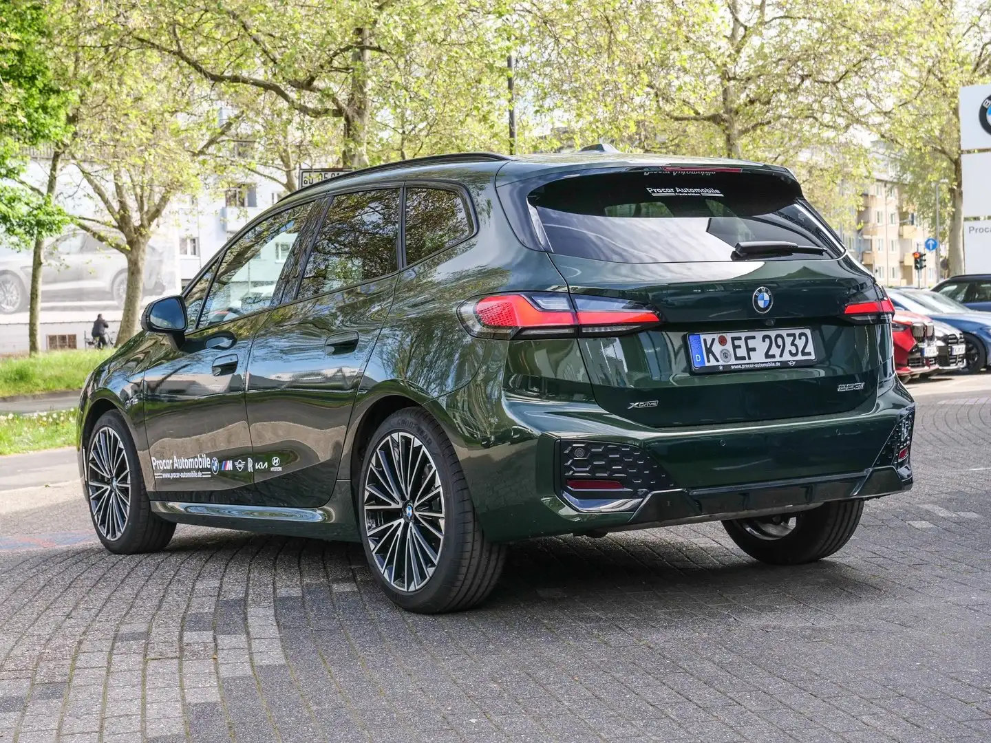 BMW 223 i xDrive M Sport HUD PANO ACC RFK NAVI LED Grün - 2