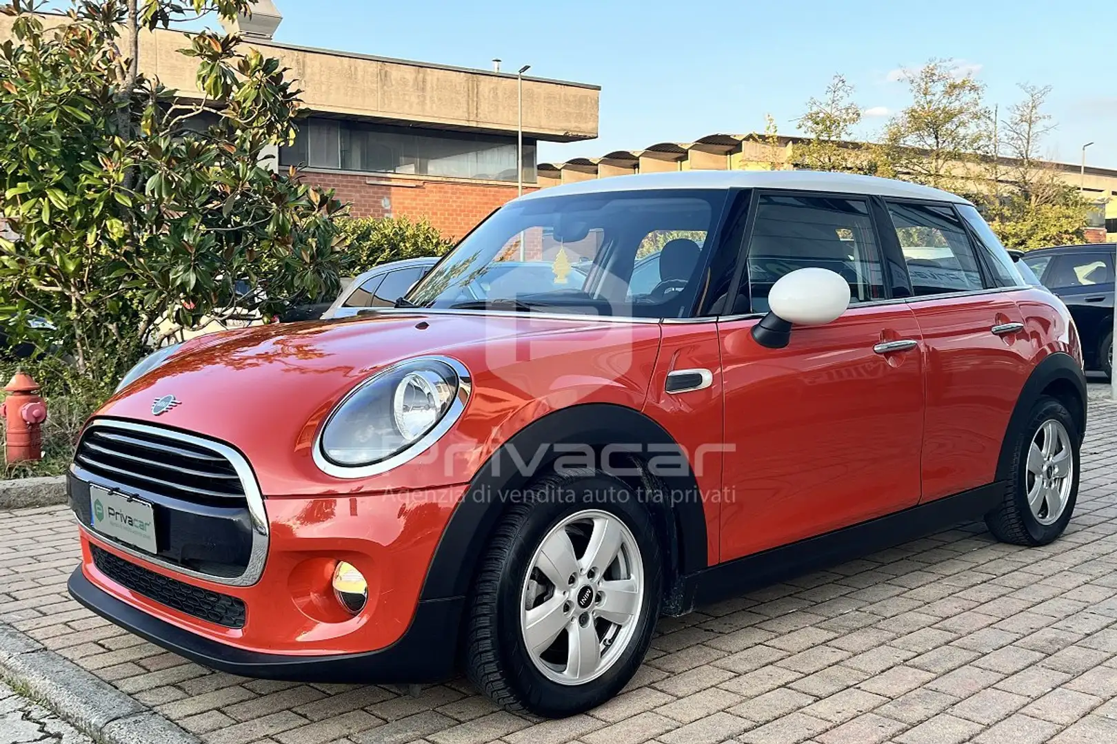 MINI Cooper D Mini 1.5 Cooper D Business 5 porte Orange - 1