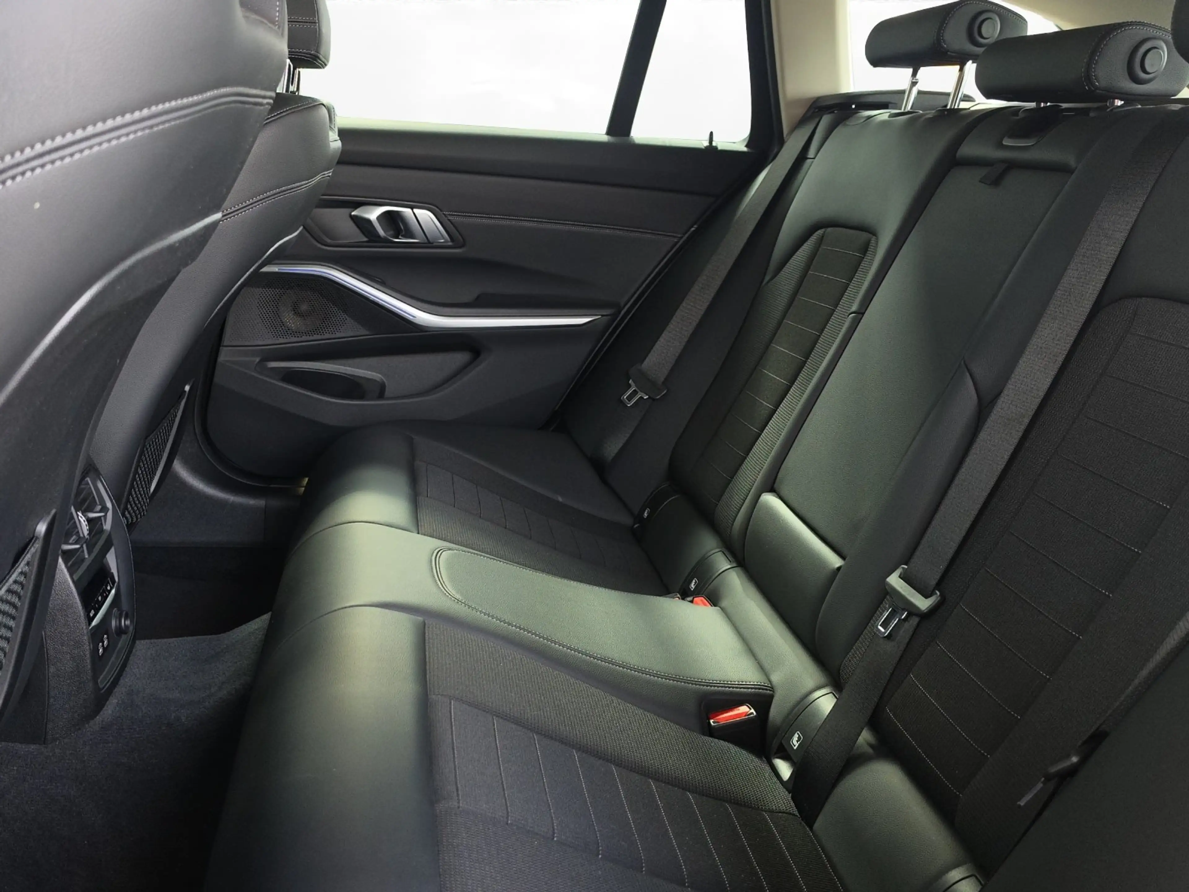 BMW 330 i Touring SPORTLINE LED | HiFi-LAUTSPRECHER — photo 11