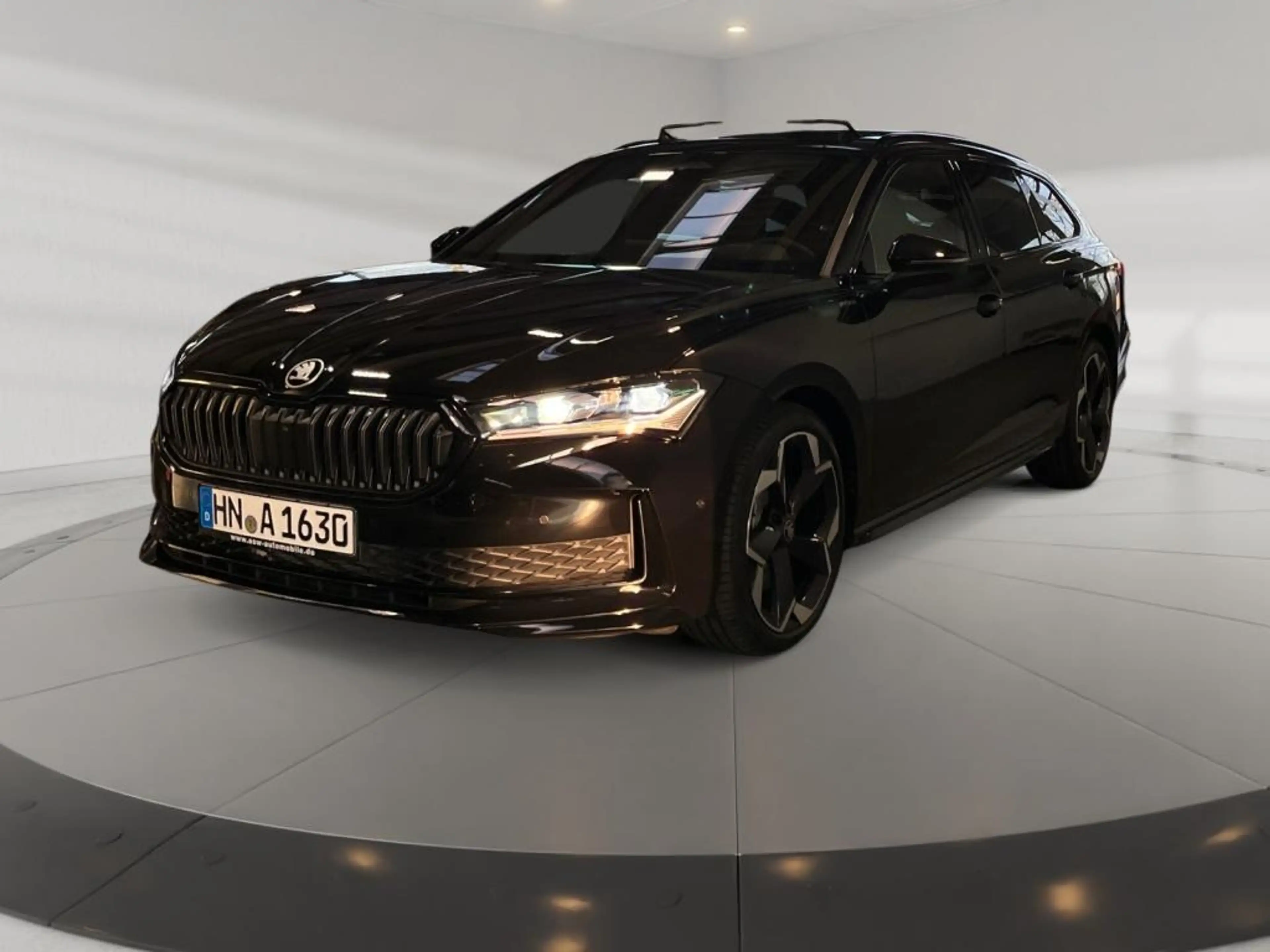 Skoda Superb 2.0 TDI Sportline  Carbon+Fahrassist+AHK — photo 2