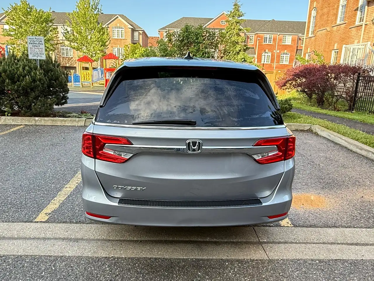 Honda Odyssey снимка Honda Odyssey