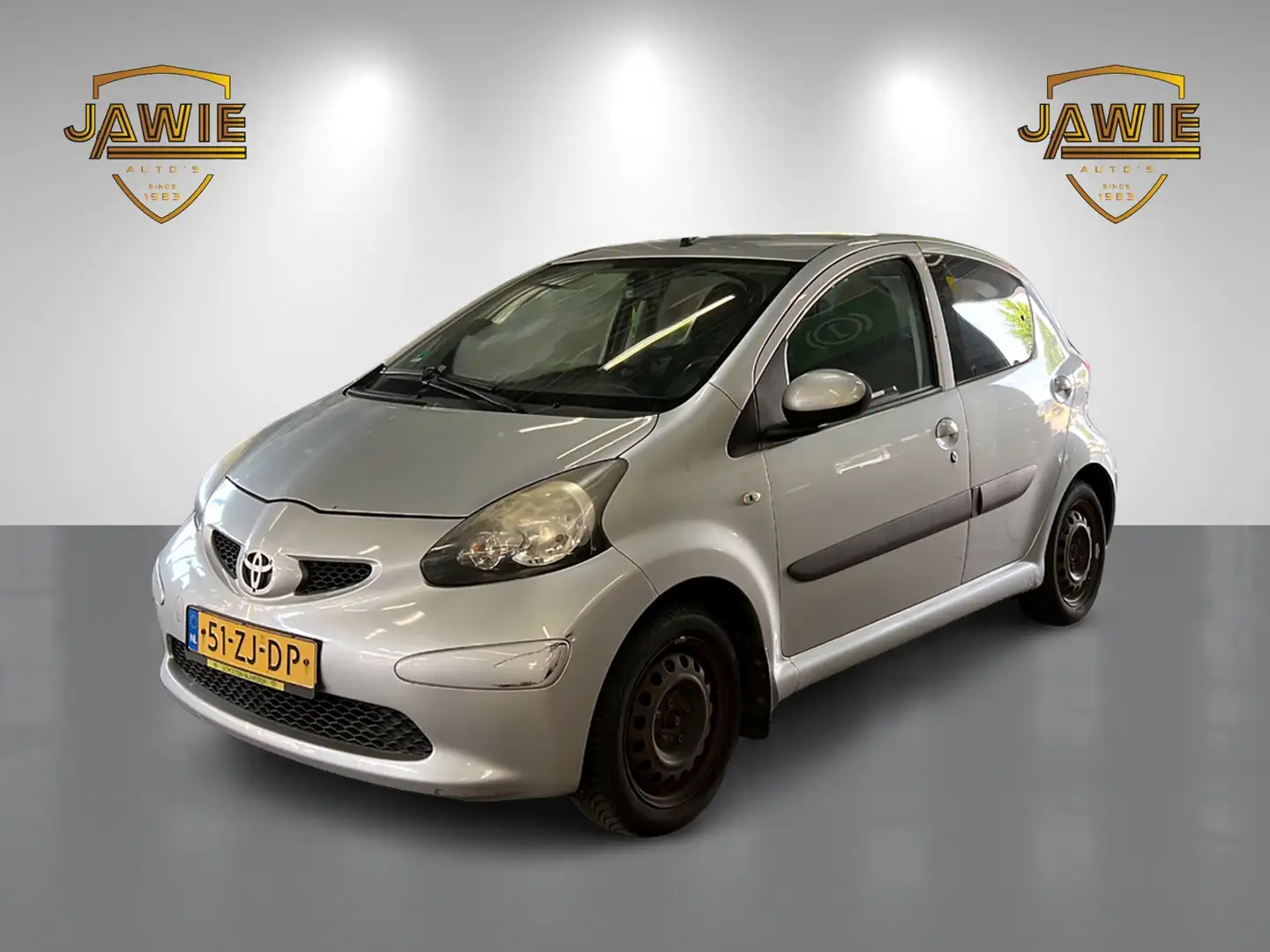 Toyota Aygo 1.0-12V + Grijs - 1
