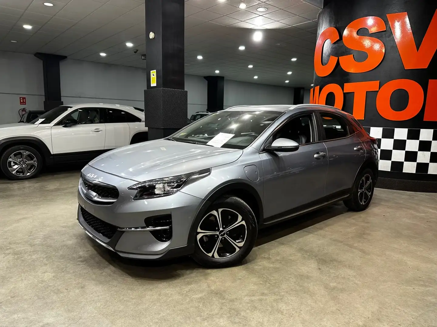Kia XCeed 1.6 GDi PHEV 104kW (141CV) eMotion Plateado - 2