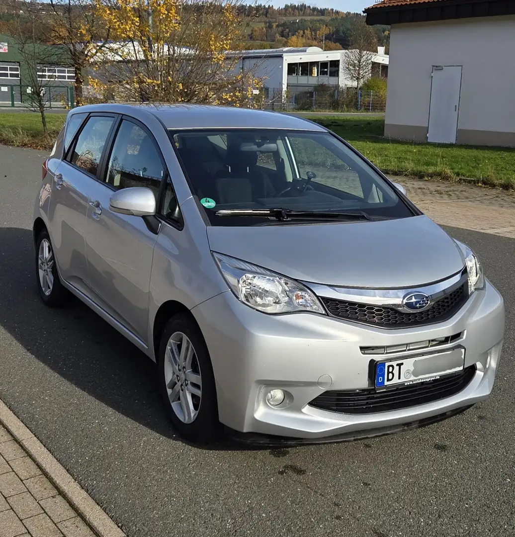 Subaru Trezia 1.3i Comfort Silber - 1