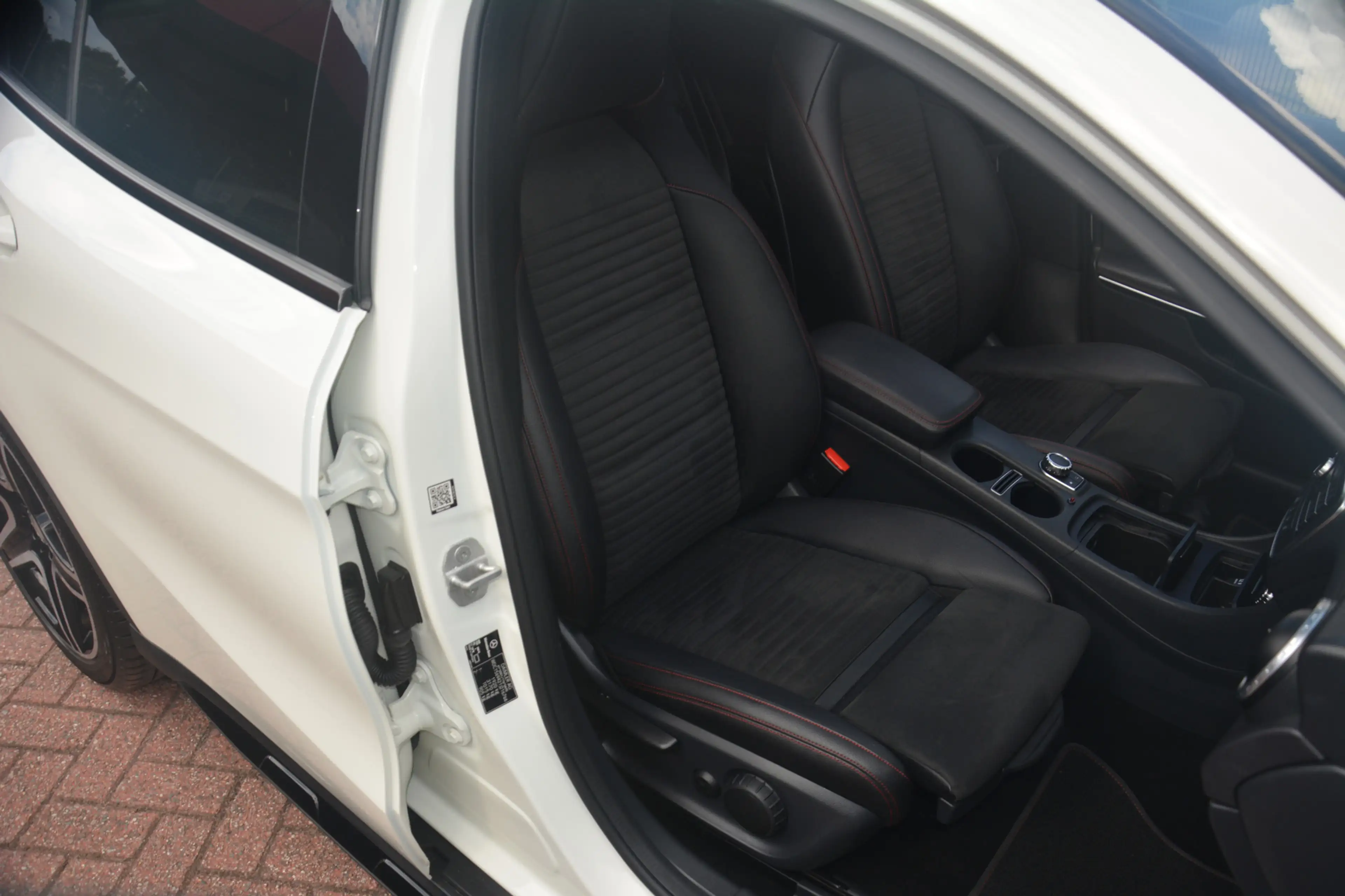 Mercedes-Benz GLA 180 Ambition 1e eigenaar dealeronderhouden 63155 NAP A — photo 11