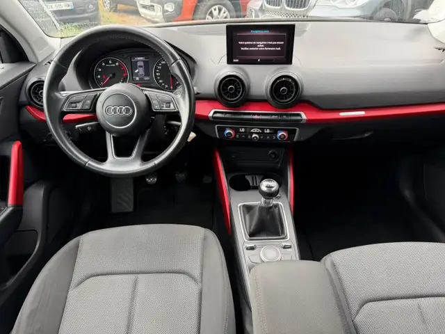 Audi Q2 view 7