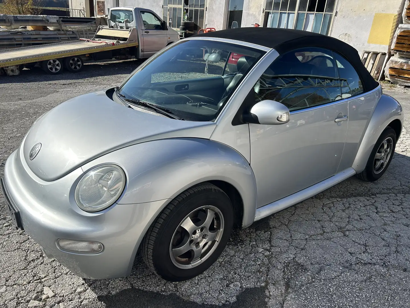Volkswagen Beetle Cabrio - 2