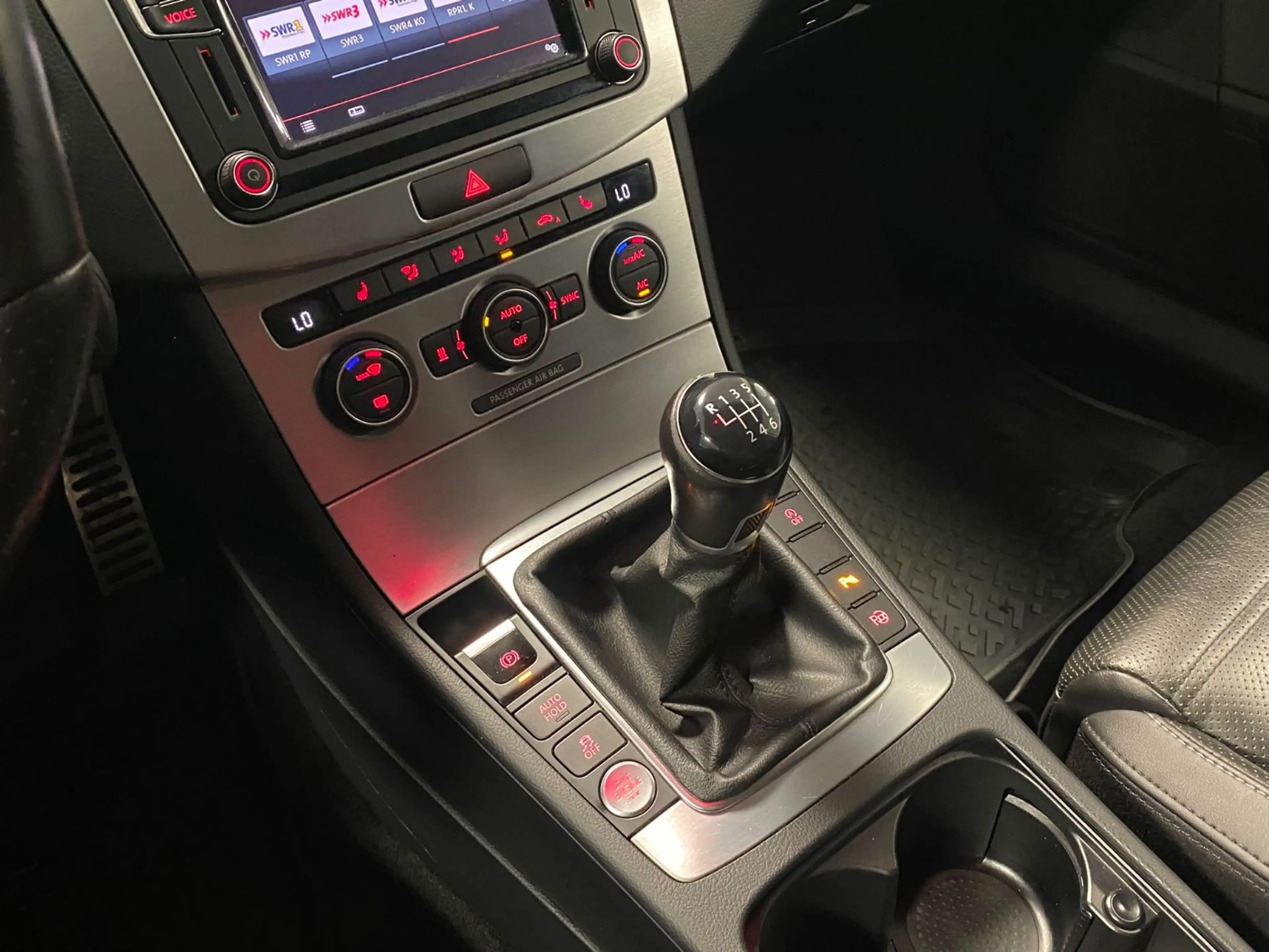 Volkswagen Passat CC R-Line SPORT*LED*Leder*NAVi+Kamera — photo 15
