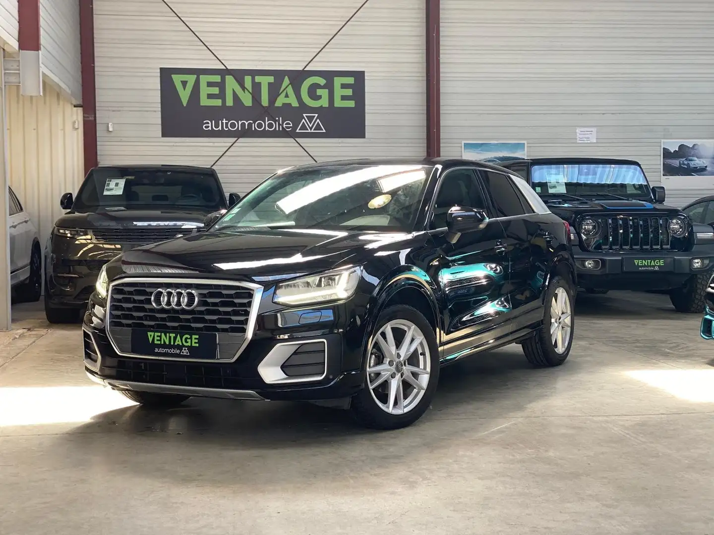 Audi Q2 35 TFSI COD 150 S tronic 7 S Line Schwarz - 1