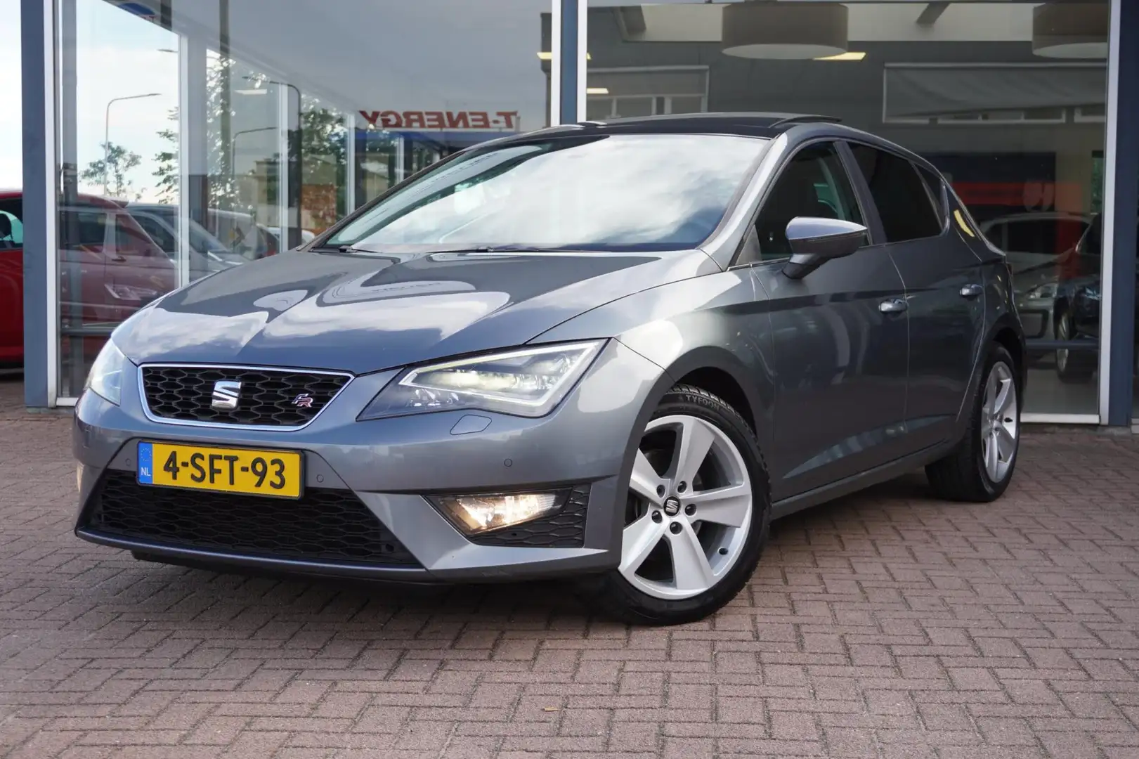 SEAT Leon 1.4 TSI FR Business | 5deurs | Panodak | Airco | E Grau - 1