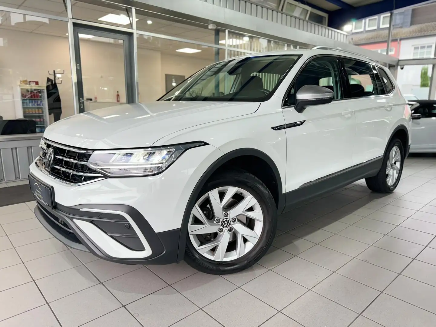 Volkswagen Tiguan Allspace Life 2.0 TDI DSG LED VIRT PDC Weiß - 2