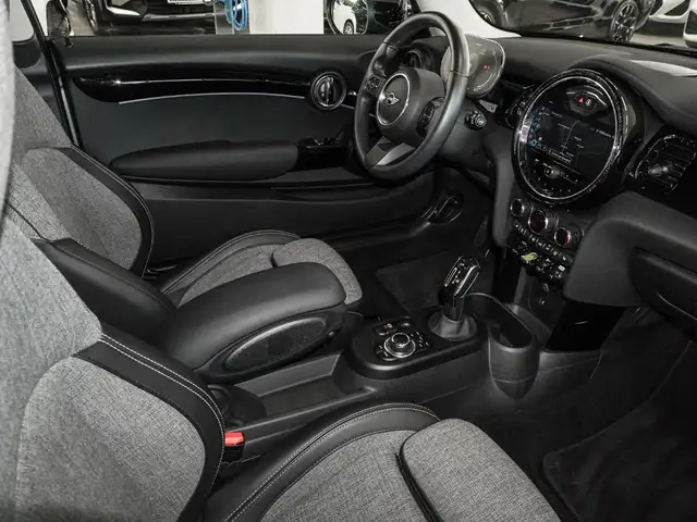 Mini Hatch view 8