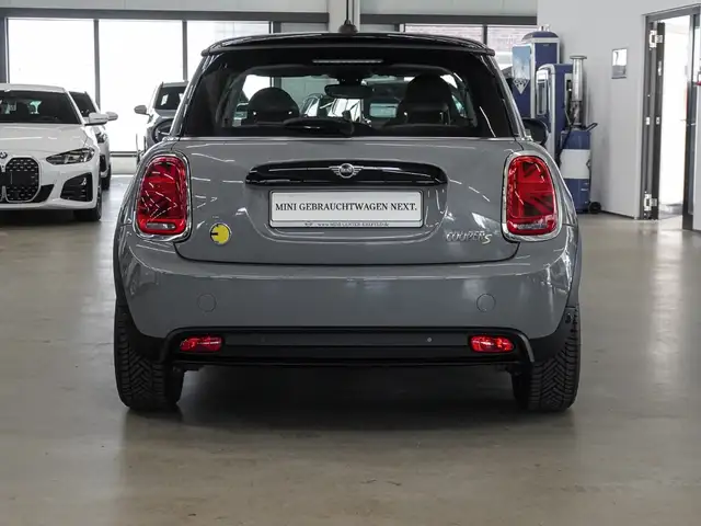 Mini Hatch view 5
