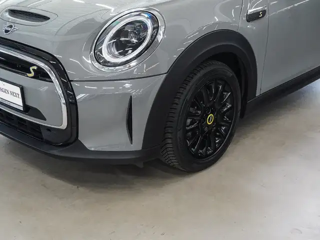 Mini Hatch view 6