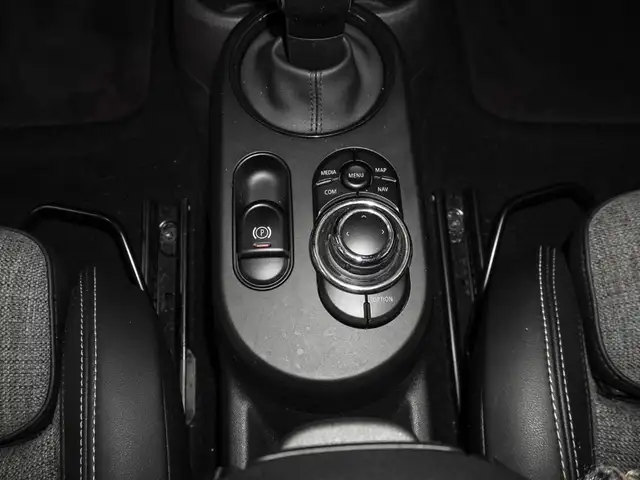 Mini Hatch view 13
