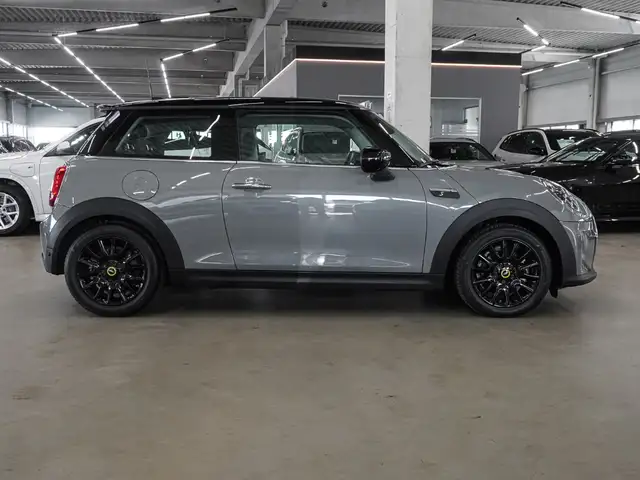Mini Hatch view 4