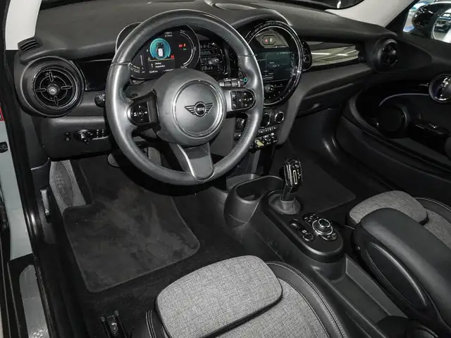Mini Hatch view 9