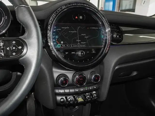 Mini Hatch view 11