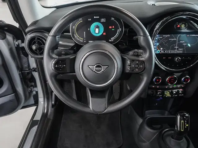 Mini Hatch view 10