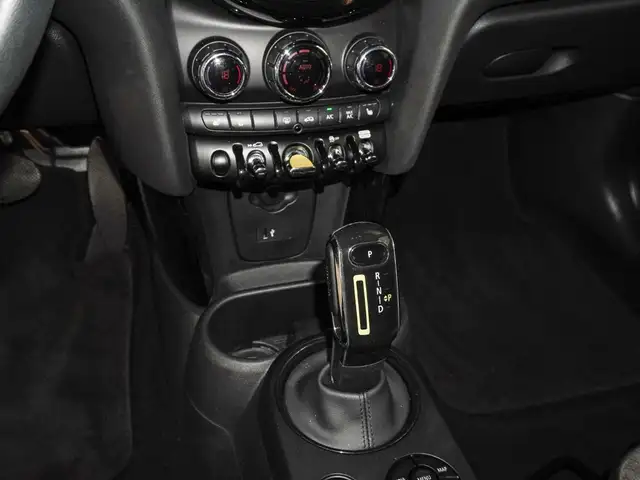 Mini Hatch view 12
