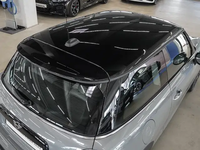 Mini Hatch view 18